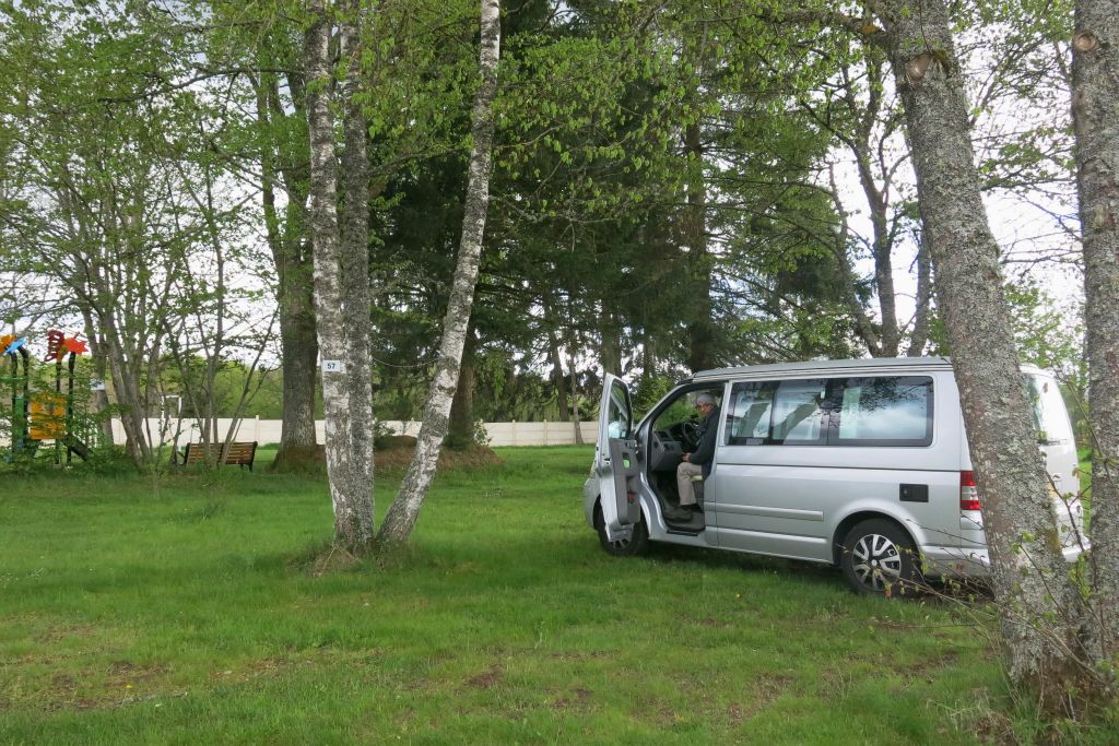 Arrivée au camping de St Ours. La température de cette mi-mai est plutôt automnale